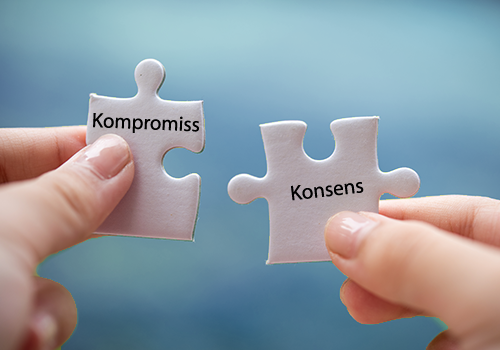 Zwei Puzzlestücke zur Visualisierung Kompromiss vs. Konsens - warum Consent-Entscheidungen besser funktionieren